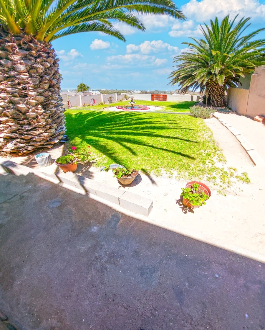 4 Bedroom Property for Sale in Port Nolloth Northern Cape